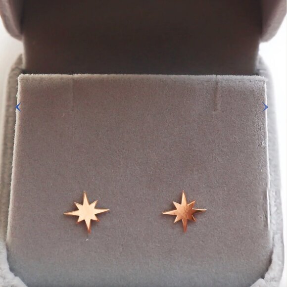 18k Yellow Gold Star Earrings - Picture 2 of 3